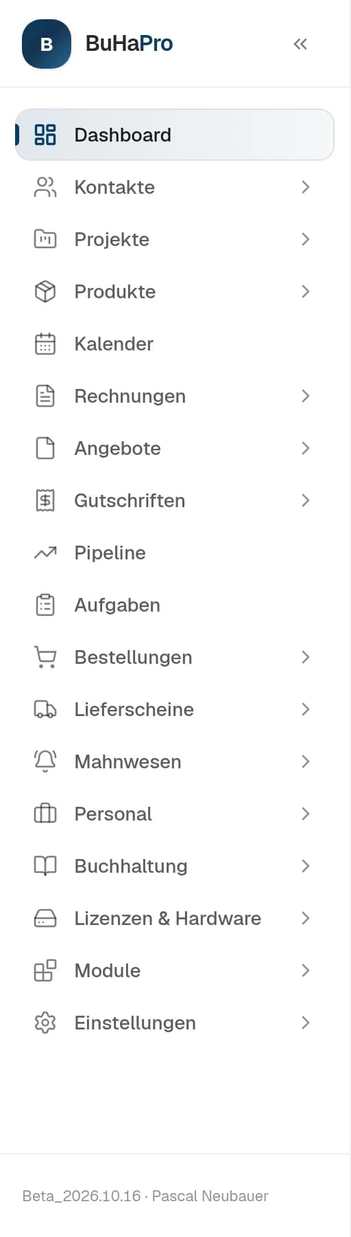 Seitenleiste von BuHaPro mit den Reitern Dashboard, Kontakte, Projekte, Produkte, Kalender, Rechnungen, Angebote, Gutschriften, Pipeline, Aufgaben, Bestellungen, Lieferscheine, Mahnwesen, Personal, Buchhaltung, Lizenzen & Hardware, Module und Einstellungen.
